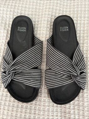 Eileen Fisher Black and White Knotted Slide Sandals in size 7.5